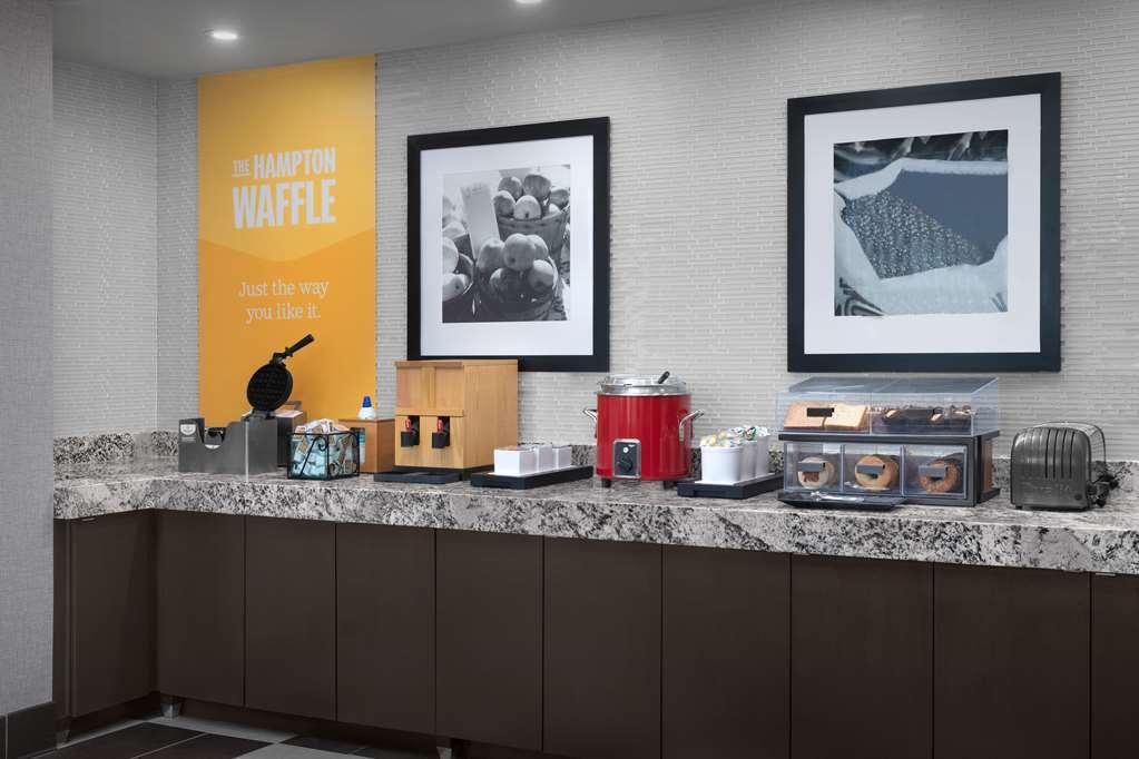 Hampton Inn Washington Dc Noma Union Station Restaurant photo